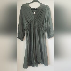 Reitmans, Medium, Green dress with gathered waist.